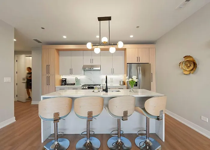Apartment Modern By Med District With Parking & Laundry *
