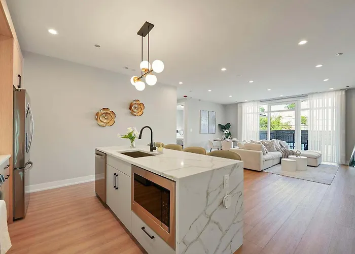Modern By Med District With Parking & Laundry