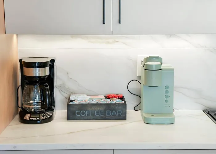 Apartment Modern By Med District With Parking & Laundry Chicago