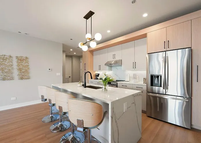 Modern By Med District With Parking & Laundry Chicago