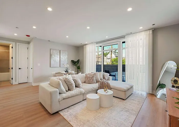 Apartment Modern By Med District With Parking & Laundry *