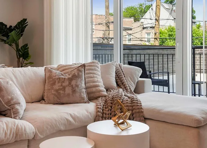 Modern By Med District With Parking & Laundry Chicago