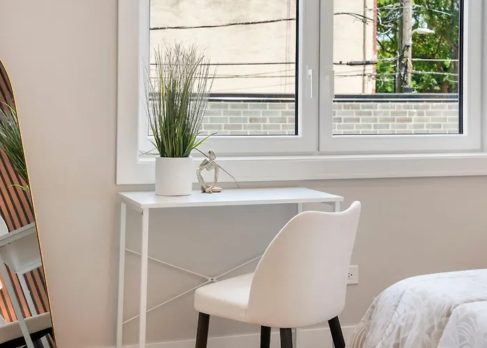 Modern By Med District With Parking & Laundry *