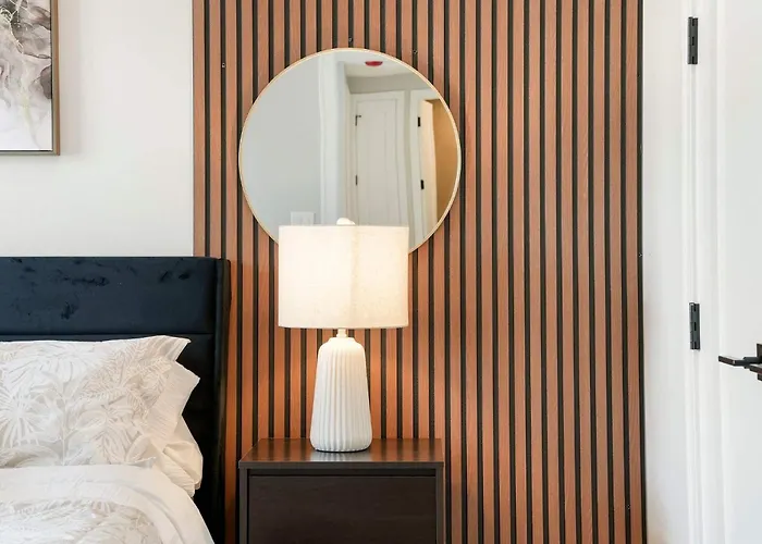 Apartment Modern By Med District With Parking & Laundry *