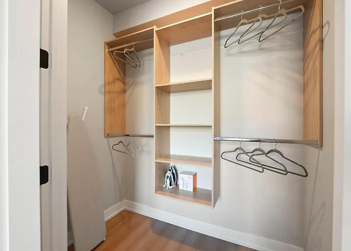 Modern By Med District With Parking & Laundry Apartment *