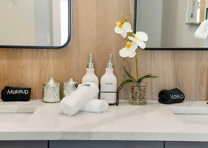 Modern By Med District With Parking & Laundry Chicago