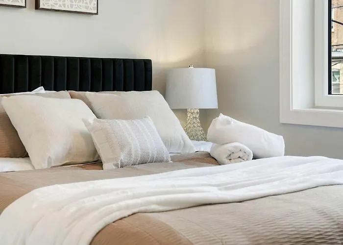 Apartment Modern By Med District With Parking & Laundry Chicago