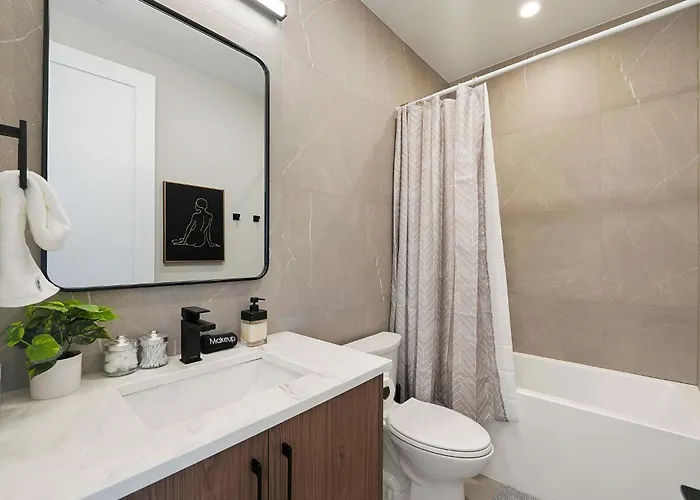 Apartment Modern By Med District With Parking & Laundry *