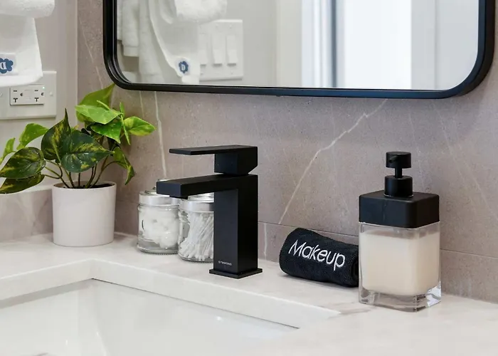 Modern By Med District With Parking & Laundry Apartment Chicago