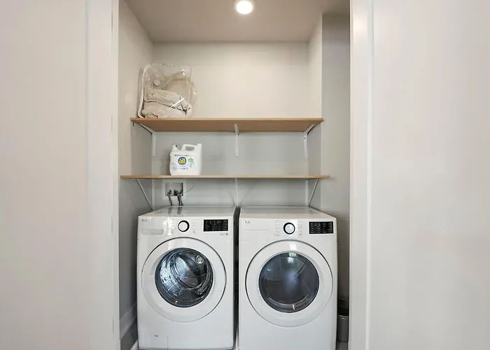 Modern By Med District With Parking & Laundry Chicago
