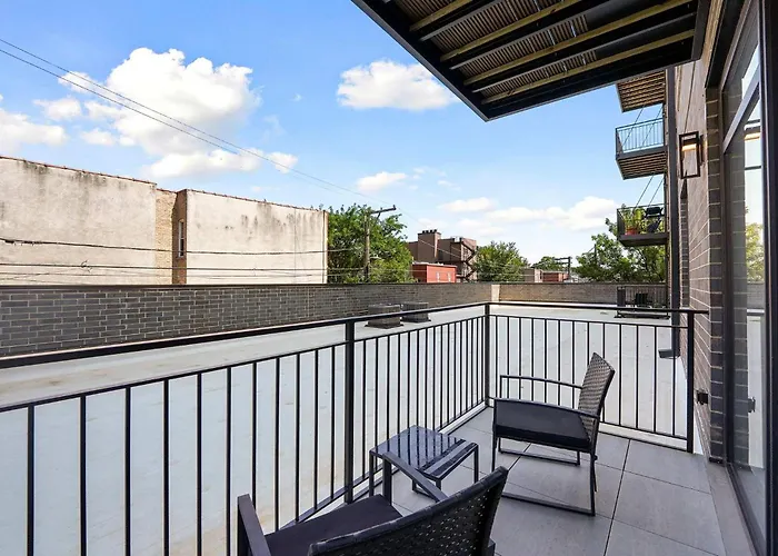 Modern By Med District With Parking & Laundry Chicago